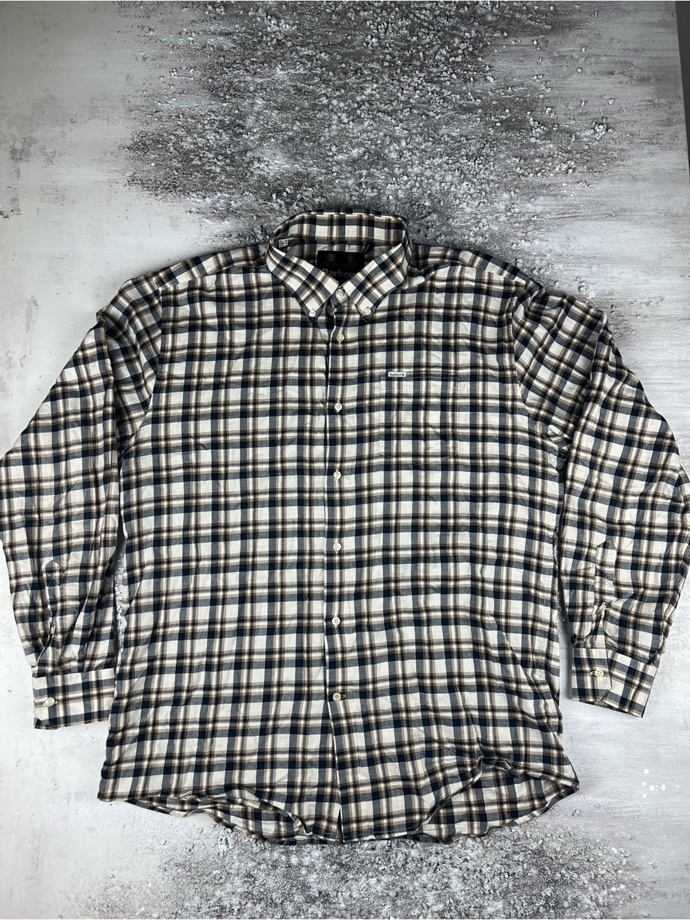 Barbour Cream and Navy Plaid Button-Down Shirt men's Large 100% cotton